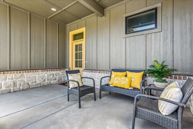 5918 Forbes Ct, Bel Aire, KS 67220