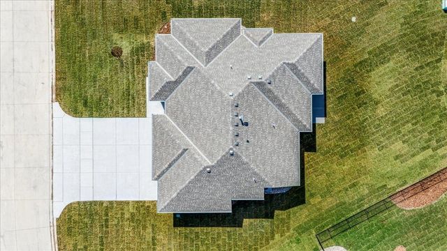 5918 Forbes Ct, Bel Aire, KS 67220