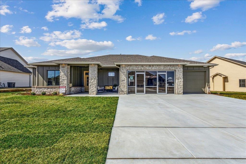 5918 Forbes Ct, Bel Aire, KS 67220