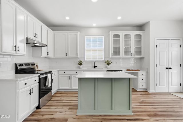112 Smith Rock Drive, Holly Springs, NC 27540