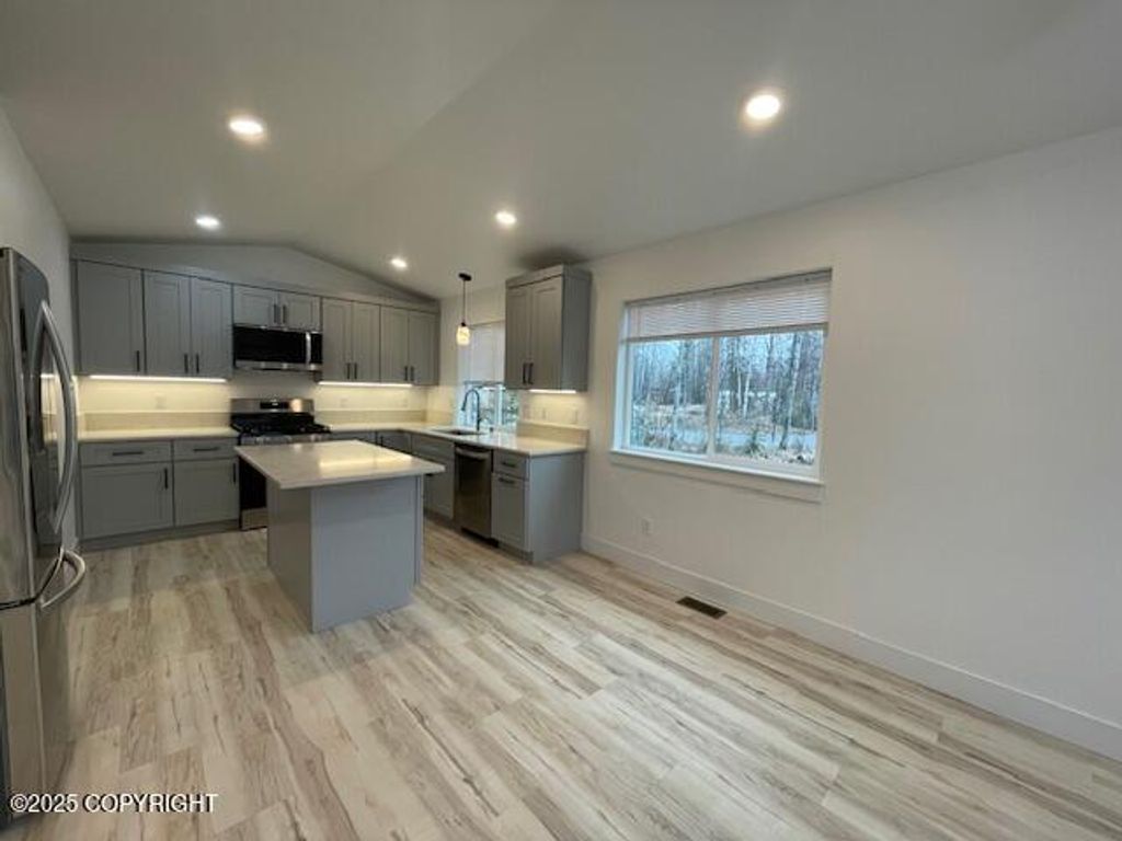 2033 E Chickaloon Road, Wasilla, AK 99654