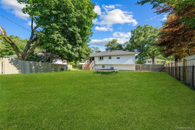 7 Pierre Drive, Commack, NY 11725