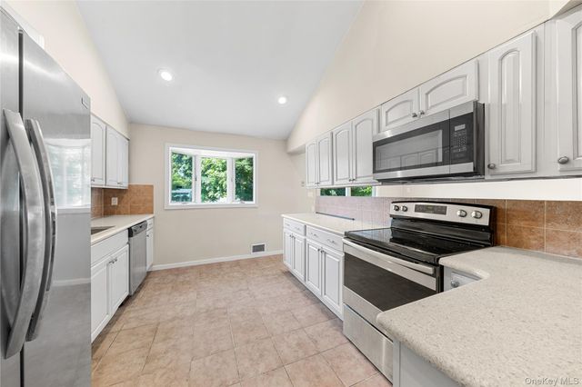 7 Pierre Drive, Commack, NY 11725