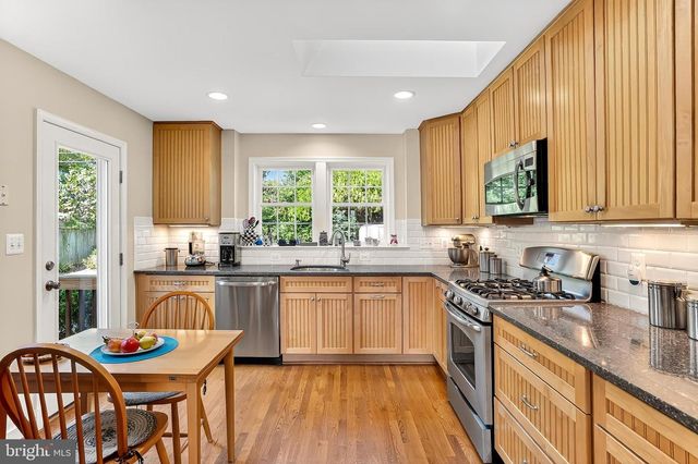 214 N GRANADA ST, Arlington, VA 22203