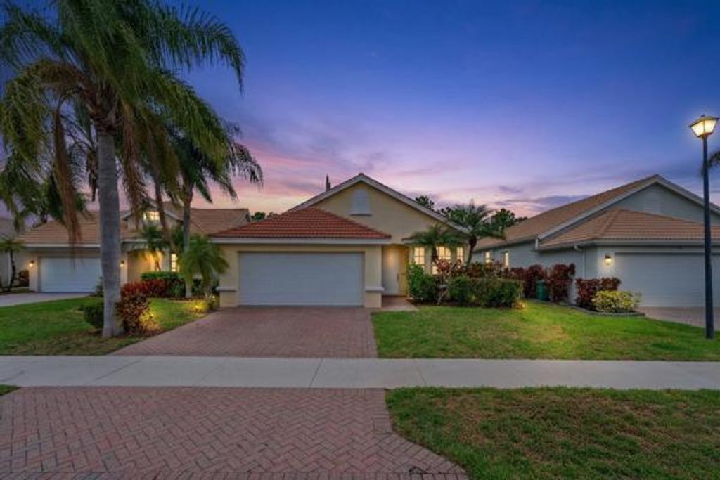 808 SW Munjack Circle, Port St. Lucie, FL 34986