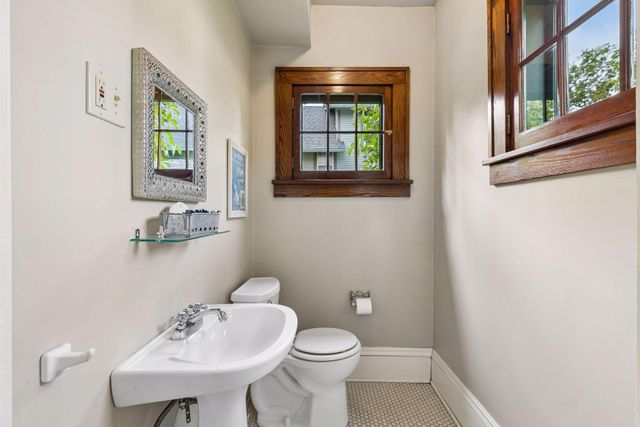 3001 W 47th Street, Minneapolis, MN 55410