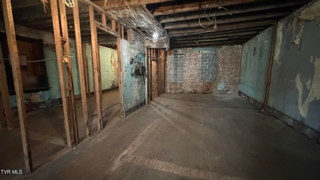 104 West Main Street, Kingsport, TN 37660