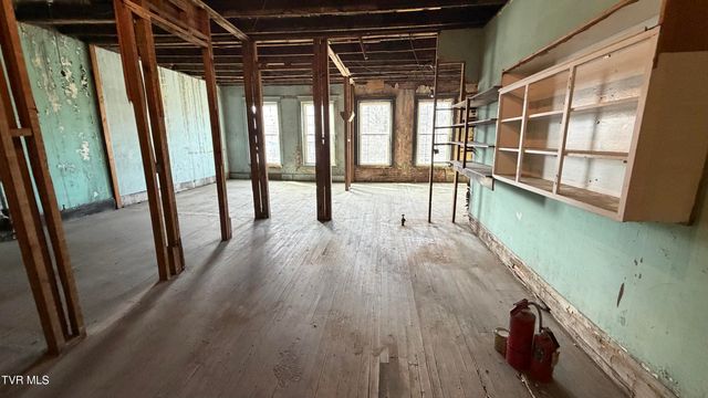 104 West Main Street, Kingsport, TN 37660