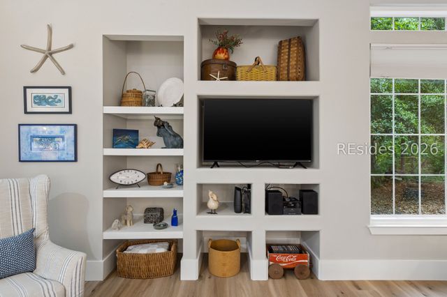 4 Indigo Run Dr Apt 421, Hilton Head Island, SC 29926
