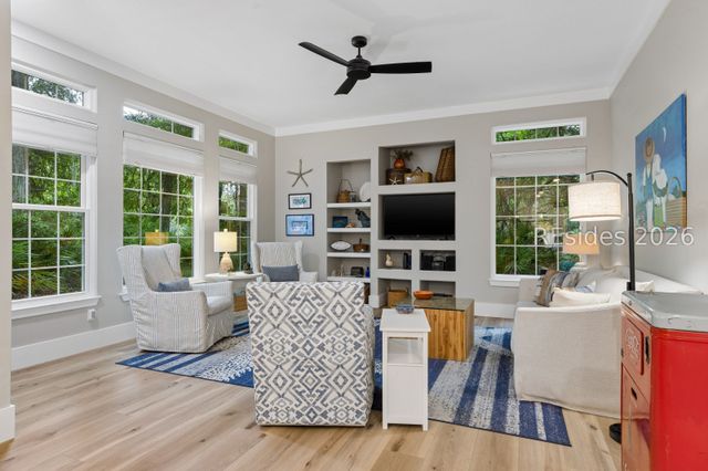 4 Indigo Run Dr Apt 421, Hilton Head Island, SC 29926