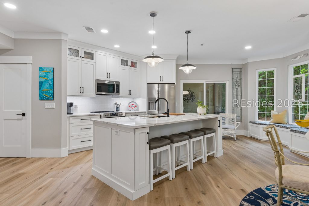 4 Indigo Run Dr Apt 421, Hilton Head Island, SC 29926