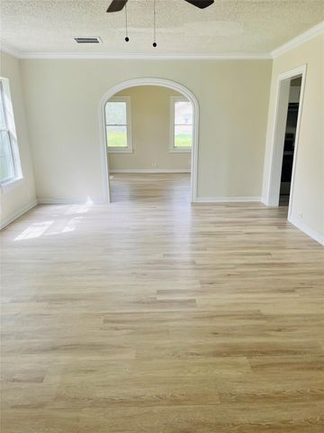 30 12th Avenue N, Texas City, TX 77590