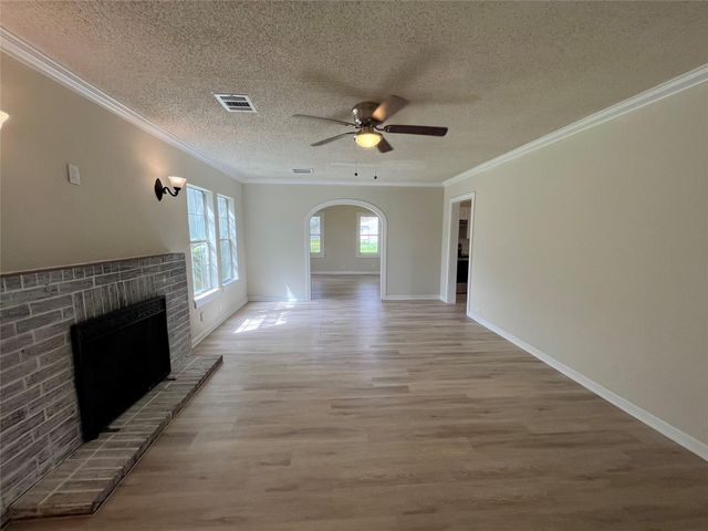 30 12th Avenue N, Texas City, TX 77590