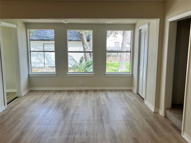 30 12th Avenue N, Texas City, TX 77590