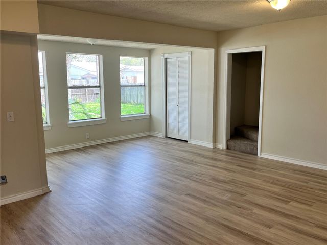 30 12th Avenue N, Texas City, TX 77590