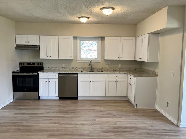 30 12th Avenue N, Texas City, TX 77590