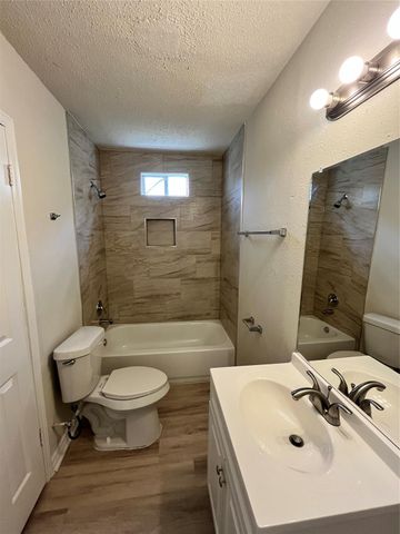 30 12th Avenue N, Texas City, TX 77590