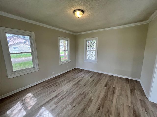30 12th Avenue N, Texas City, TX 77590