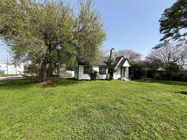 30 12th Avenue N, Texas City, TX 77590
