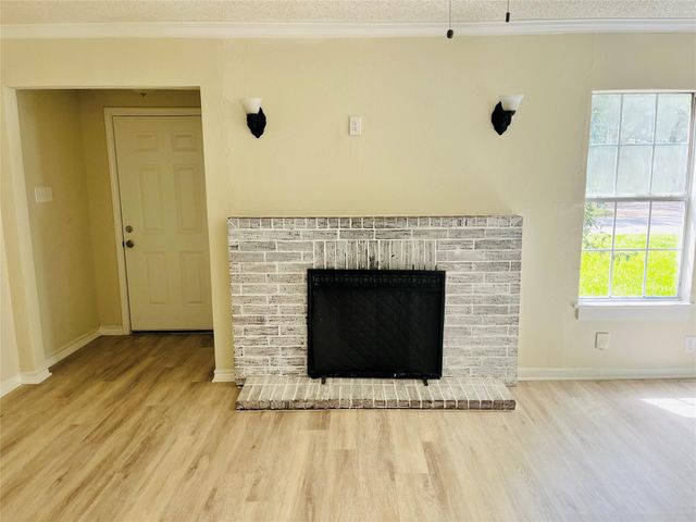 30 12th Avenue N, Texas City, TX 77590