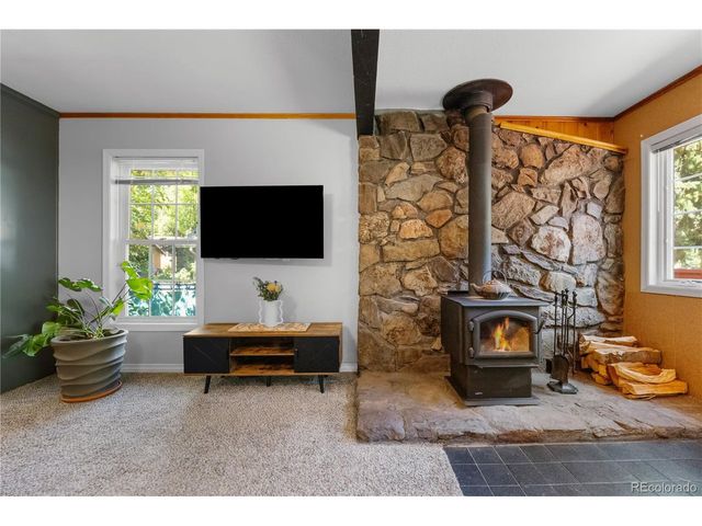 32 Idlewild Ln, Loveland, CO 80537