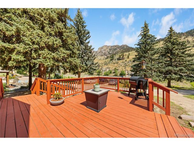 32 Idlewild Ln, Loveland, CO 80537