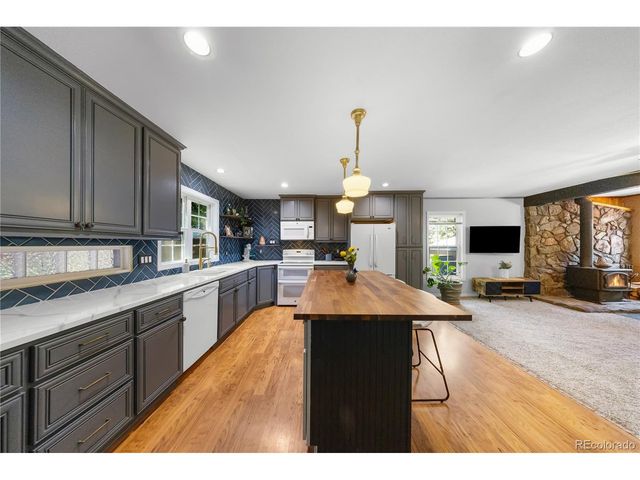 32 Idlewild Ln, Loveland, CO 80537