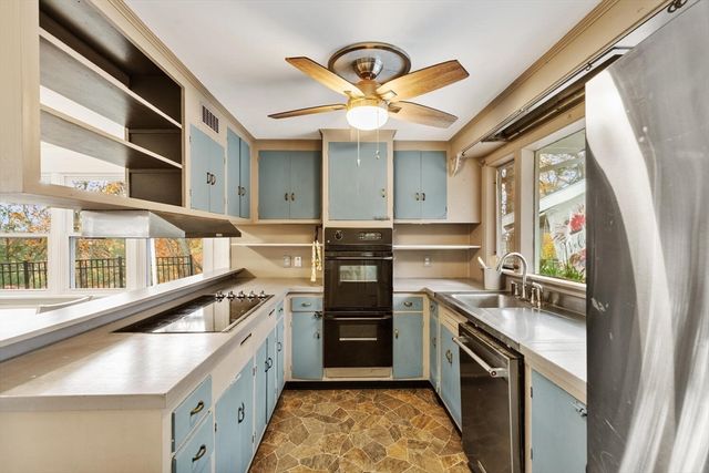 2 Mcintyre Road, Saugus, MA 01906