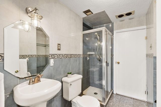 2 Mcintyre Road, Saugus, MA 01906