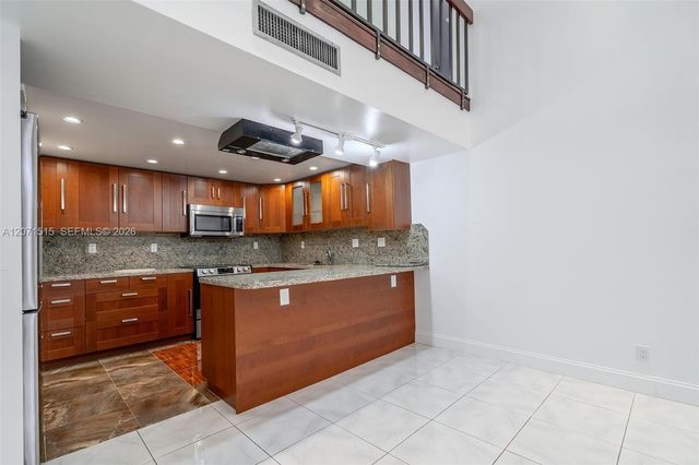 20347 W Country Club Drive TH15, Aventura, FL 33180