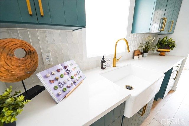 3642 6th Avenue, Los Angeles, CA 90018