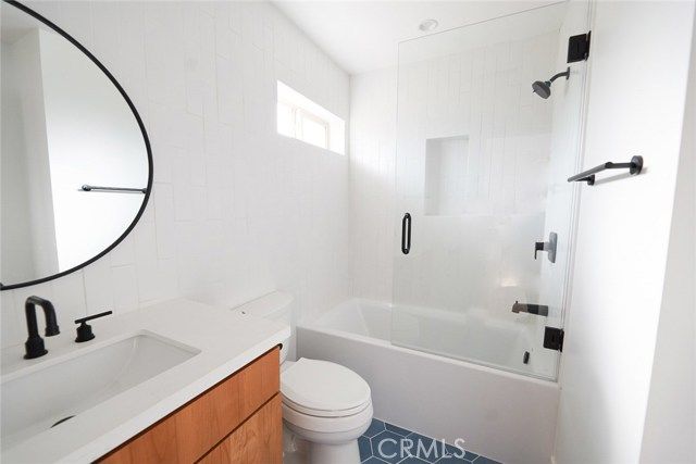 3642 6th Avenue, Los Angeles, CA 90018