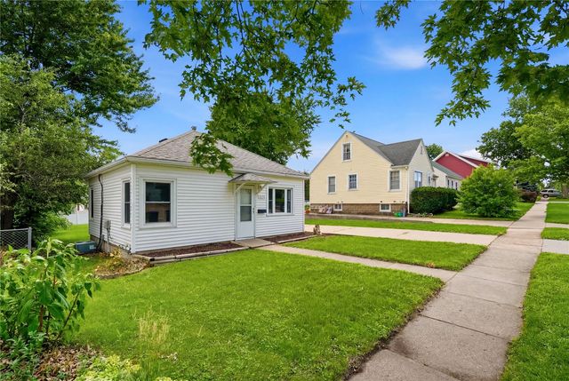 1237 Lincoln Drive, Marion, IA 52302