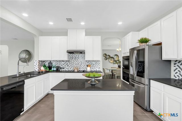 2077 Oxbow Circle, New Braunfels, TX 78130