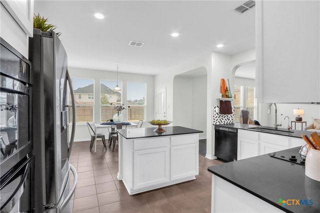 2077 Oxbow Circle, New Braunfels, TX 78130