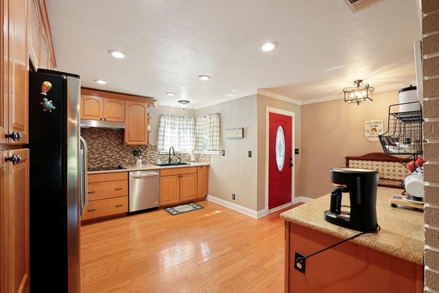 900 White Ln, Stockton, CA 95215