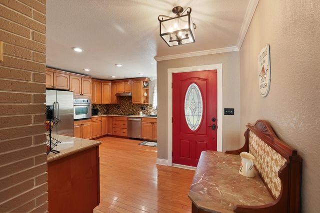 900 White Ln, Stockton, CA 95215