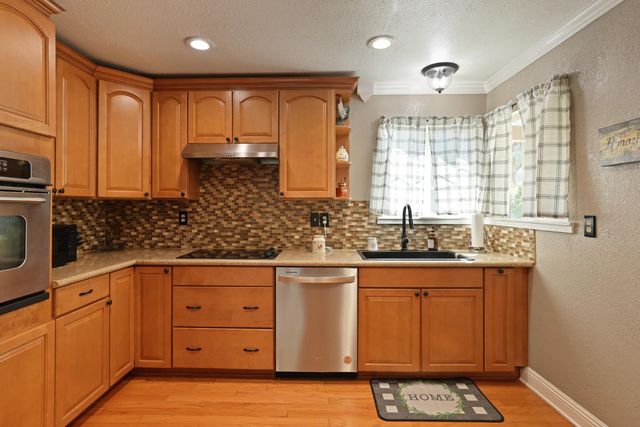 900 White Ln, Stockton, CA 95215