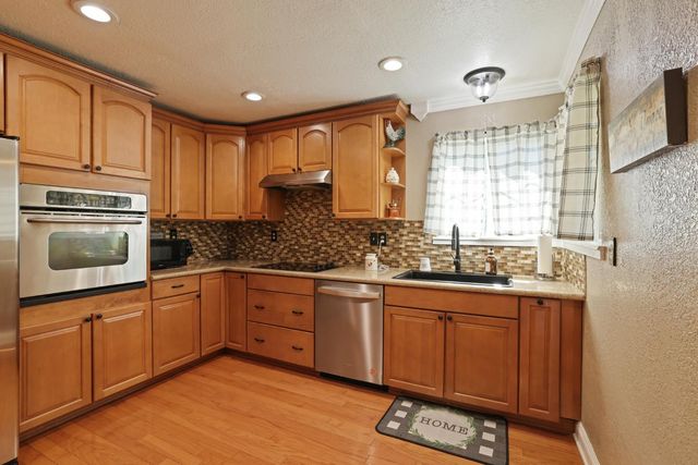900 White Ln, Stockton, CA 95215