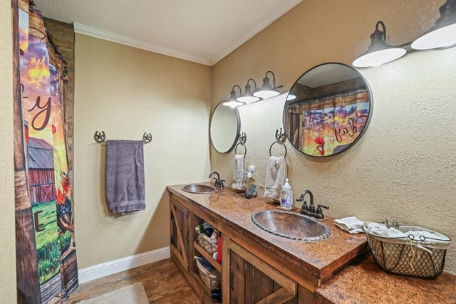 900 White Ln, Stockton, CA 95215