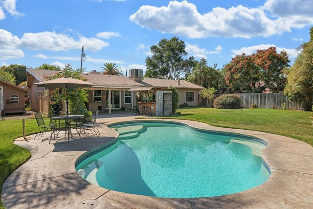 900 White Ln, Stockton, CA 95215
