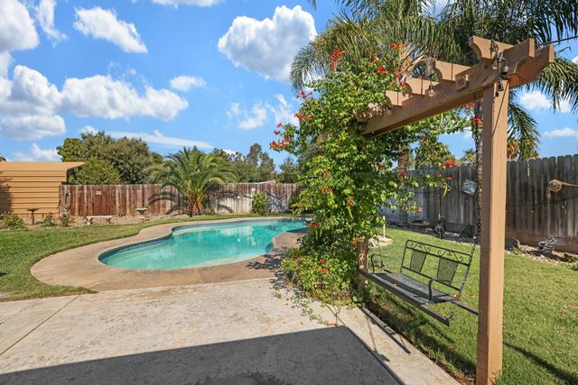 900 White Ln, Stockton, CA 95215
