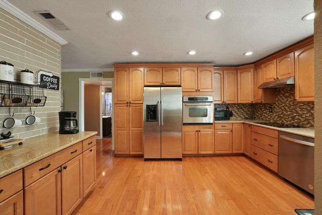 900 White Ln, Stockton, CA 95215