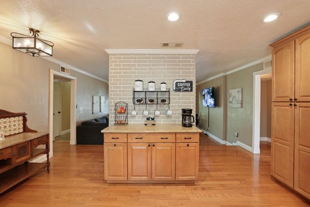 900 White Ln, Stockton, CA 95215