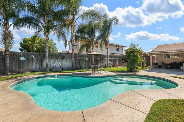 900 White Ln, Stockton, CA 95215