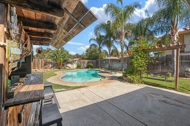 900 White Ln, Stockton, CA 95215