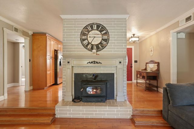 900 White Ln, Stockton, CA 95215