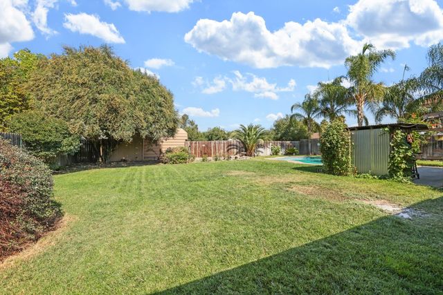 900 White Ln, Stockton, CA 95215
