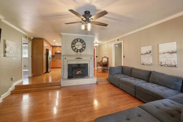 900 White Ln, Stockton, CA 95215