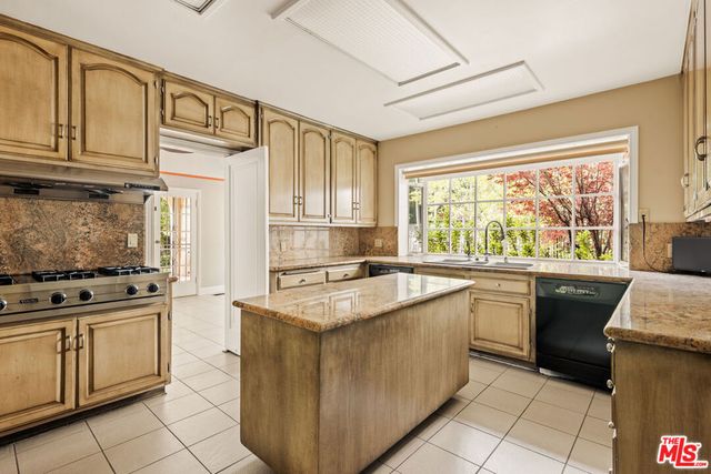 217 S Hudson Avenue, Los Angeles, CA 90004